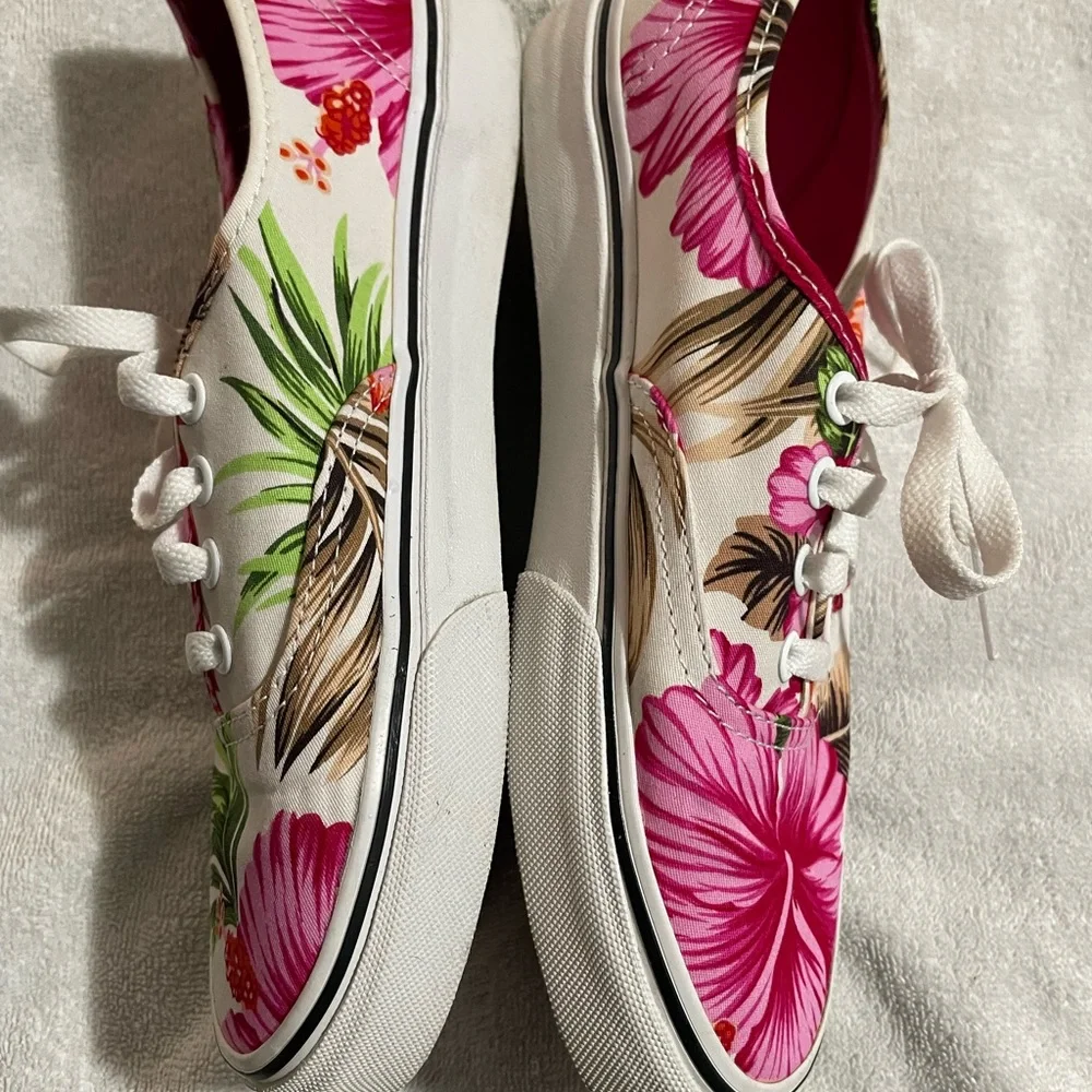 Vans - Picture 5 of 6